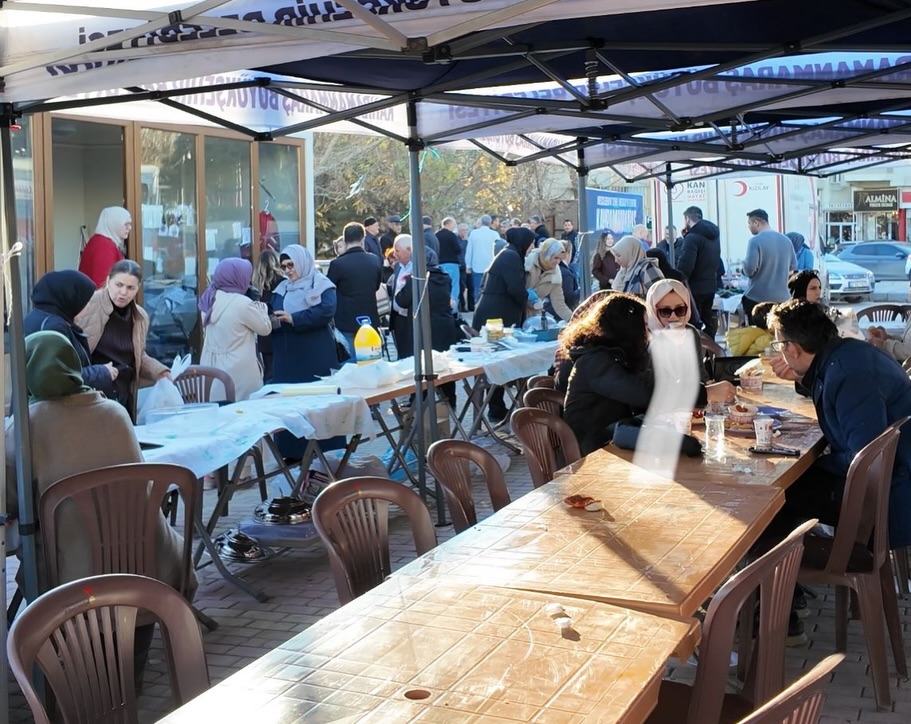 İl Başkanı Gül, Kafkas Kültür Derneği Kermes Programına Katıldı1