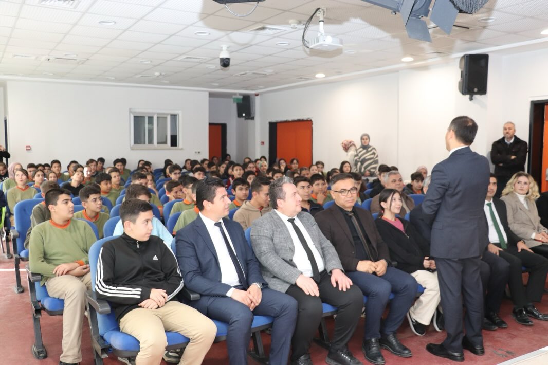 İl Millî Eğitim Müdürü Baydur, “İçimizden Biri” Projesi Kapsamında Öğrencilerle Buluştu