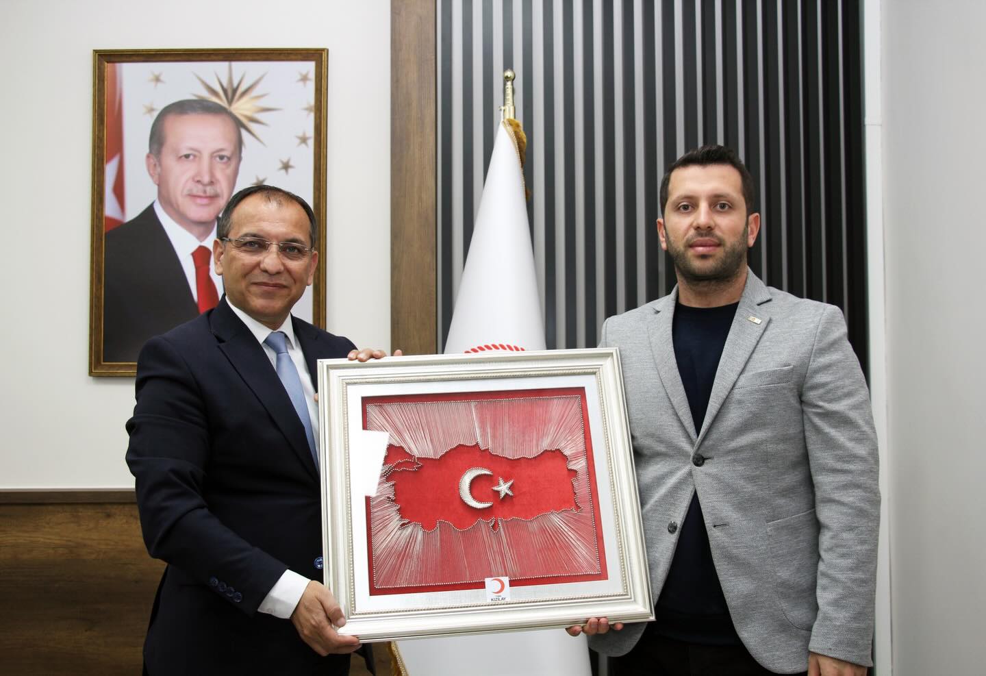 İl Millî Eğitim Müdürü Baydur’dan Türk Kızılay’ına Teşekkür1