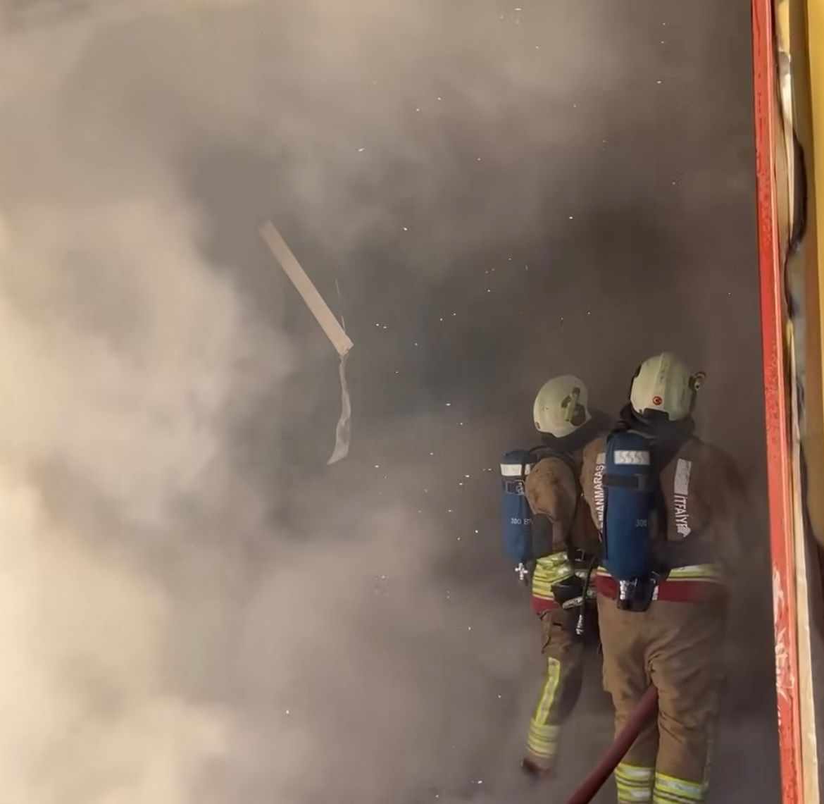 İşyeri Yangını Paniğe Neden Oldu (3)