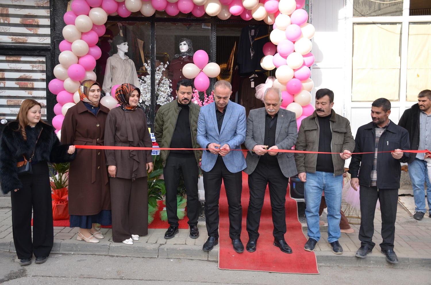 Kadın Tesettür Giyiminde Zarafetin Yeni Adresi Butik Parla Açıldı (7)