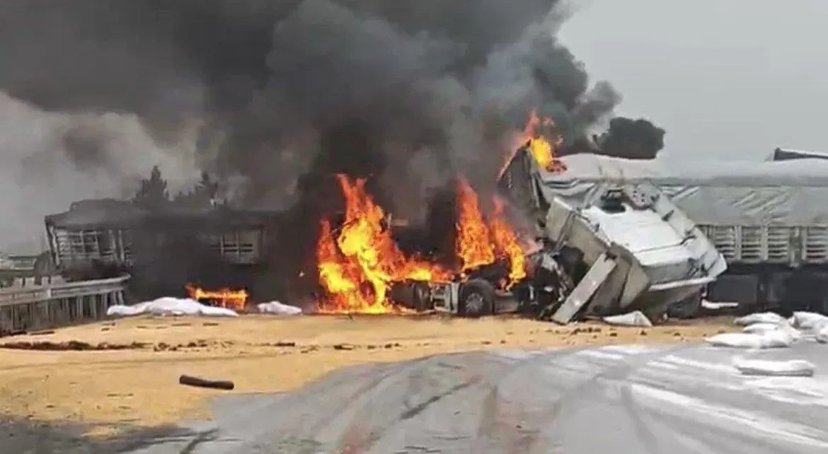 Kahramanmaraş–Gaziantep Yolunda Yangınlı Tır Kazası (1)