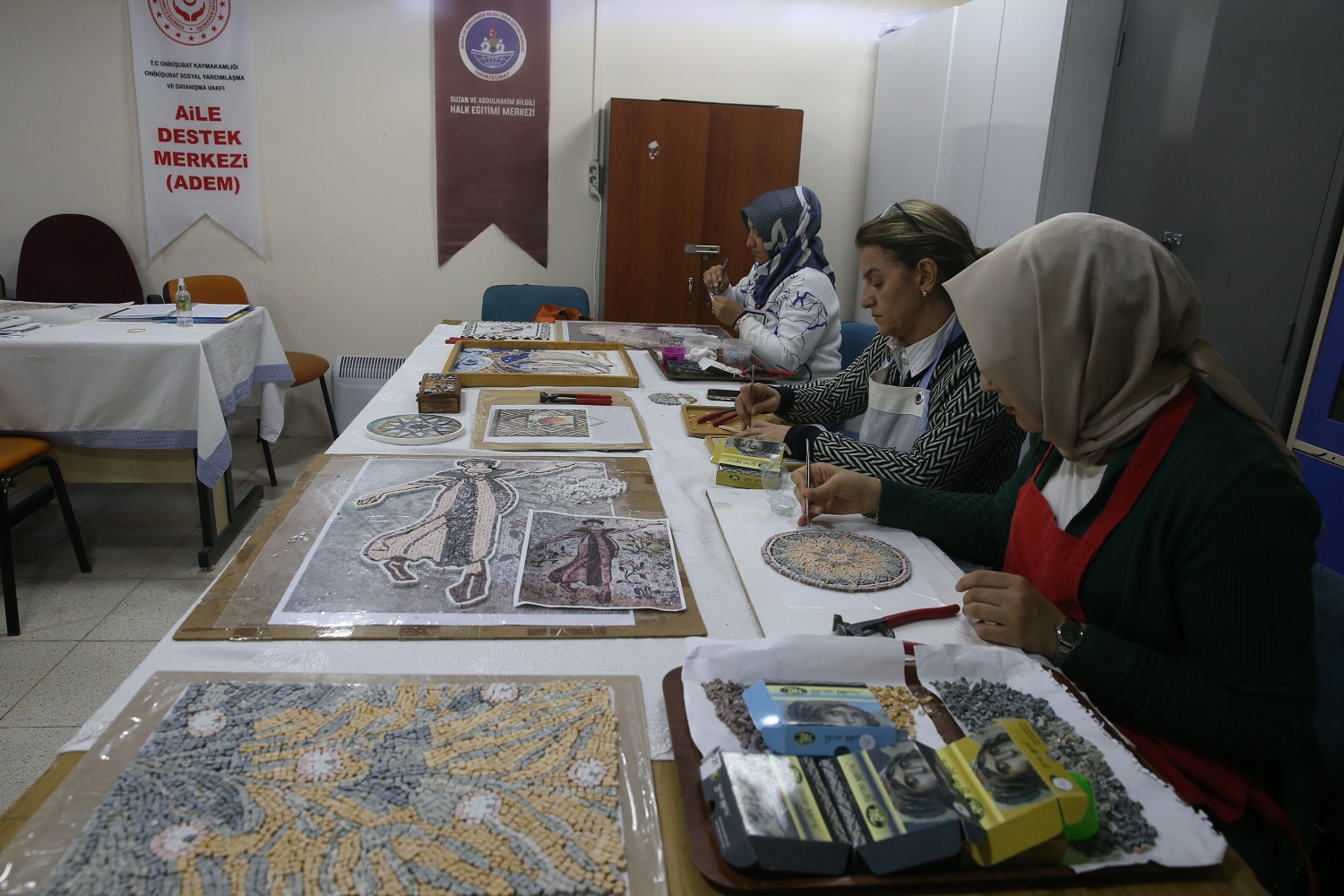 Kahramanmaraş'ın Germanicia Mozaikleri Kadınların Emeğiyle Yeniden Hayat Buluyor (3)