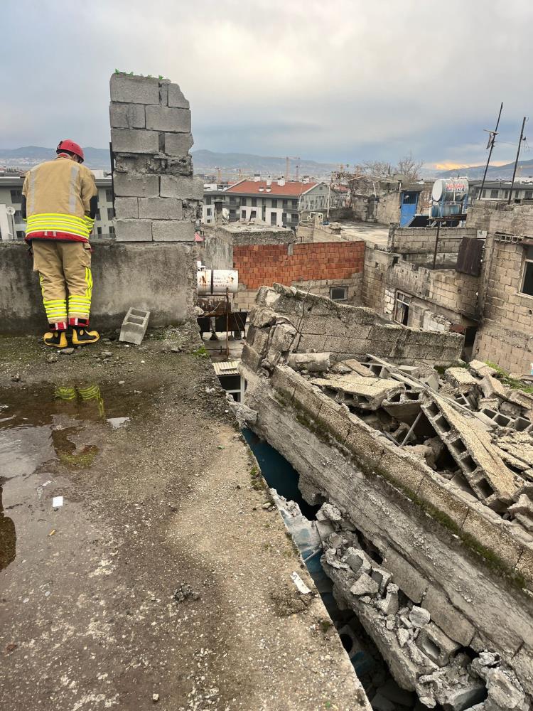 Kahramanmaraş'ta Metruk Ev Çöktü 2