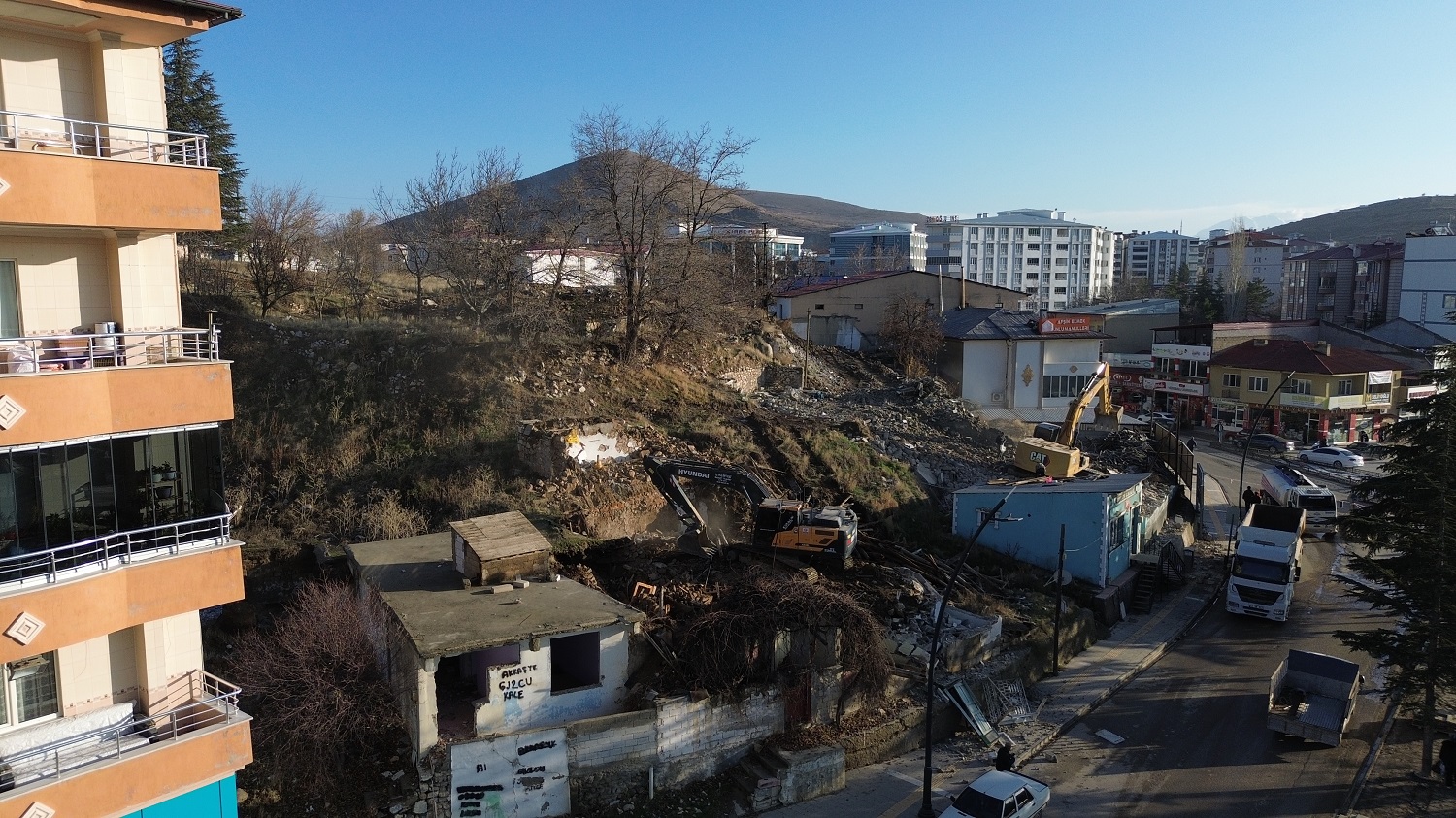 Kale Etrafındaki Ağır Hasarlı Binalar Yıkılıyor (4)