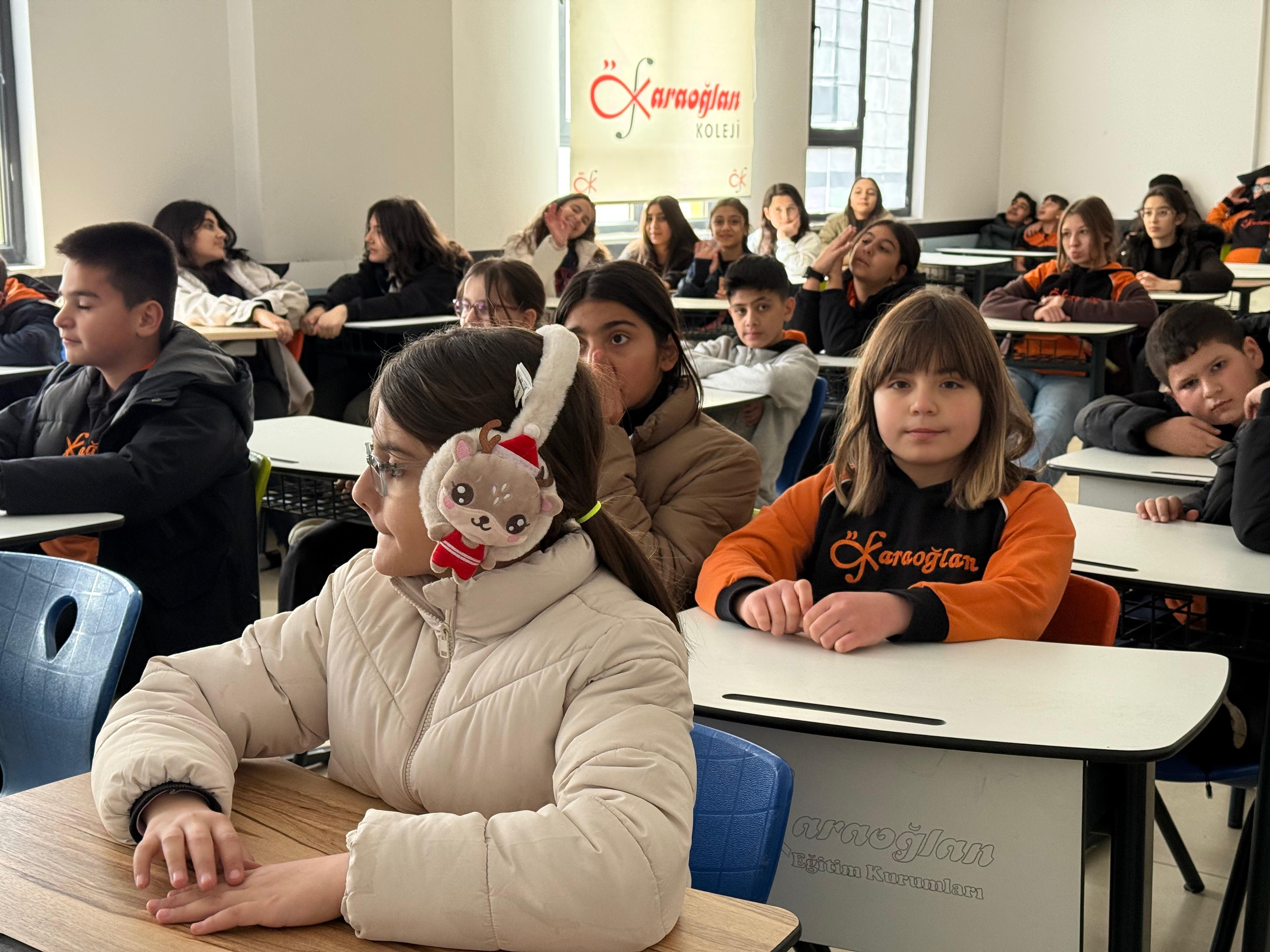 Karaoğlan Koleji’nde Öğrencilere Uygulamalı Yangın Eğitimi Verildi