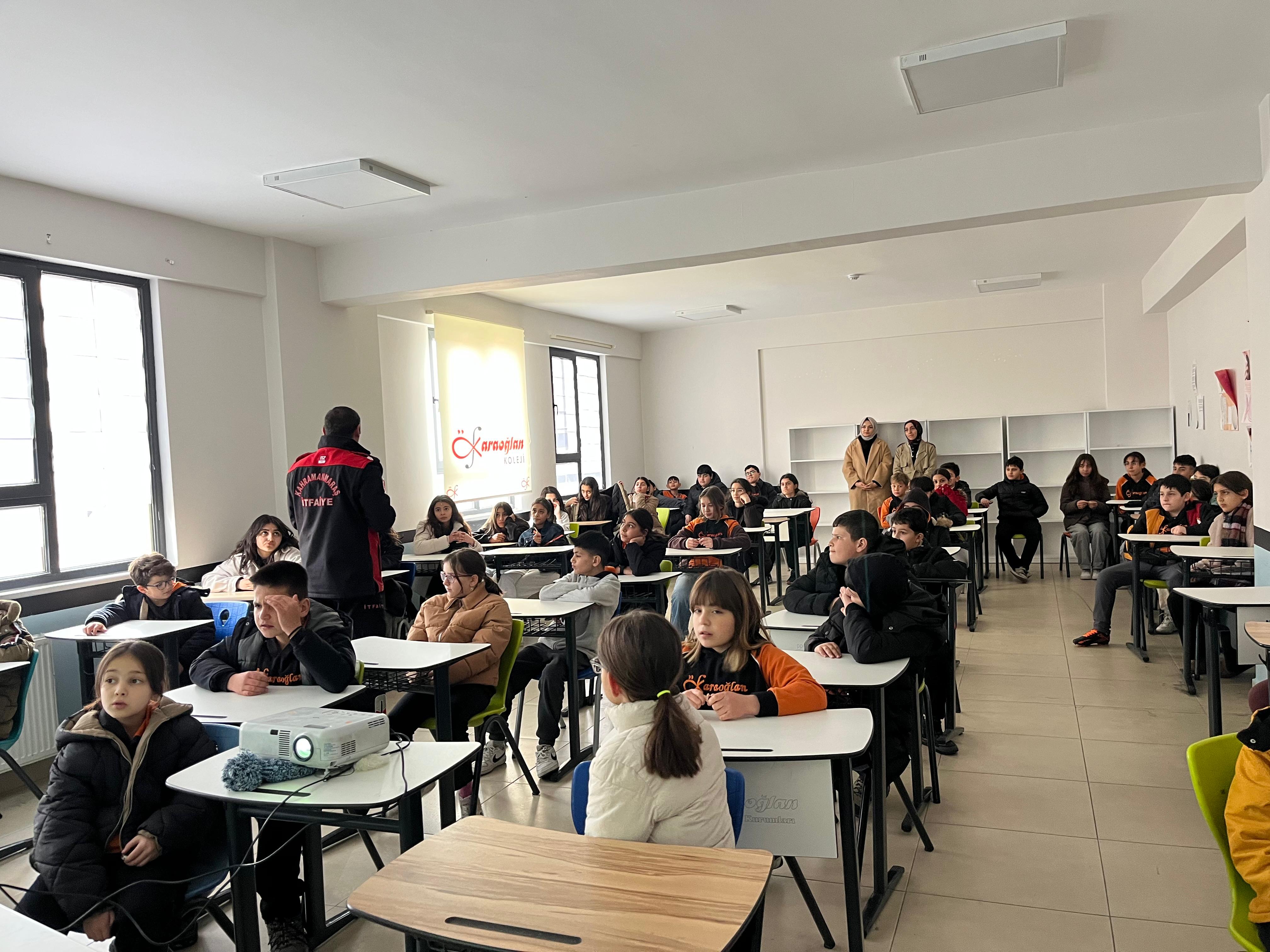 Karaoğlan Koleji’nde Öğrencilere Uygulamalı Yangın Eğitimi Verildi1