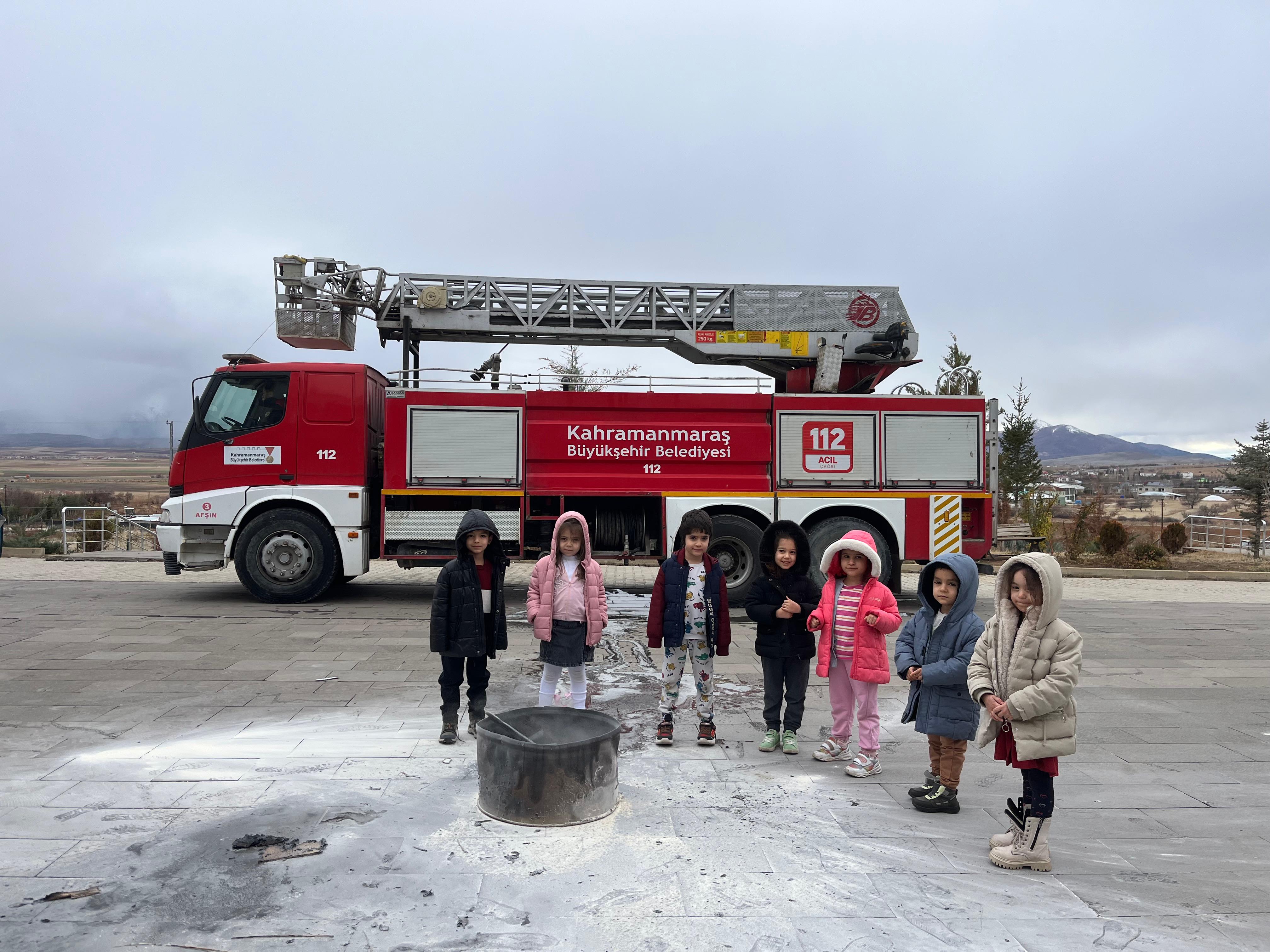 Karaoğlan Koleji’nde Öğrencilere Uygulamalı Yangın Eğitimi Verildi5
