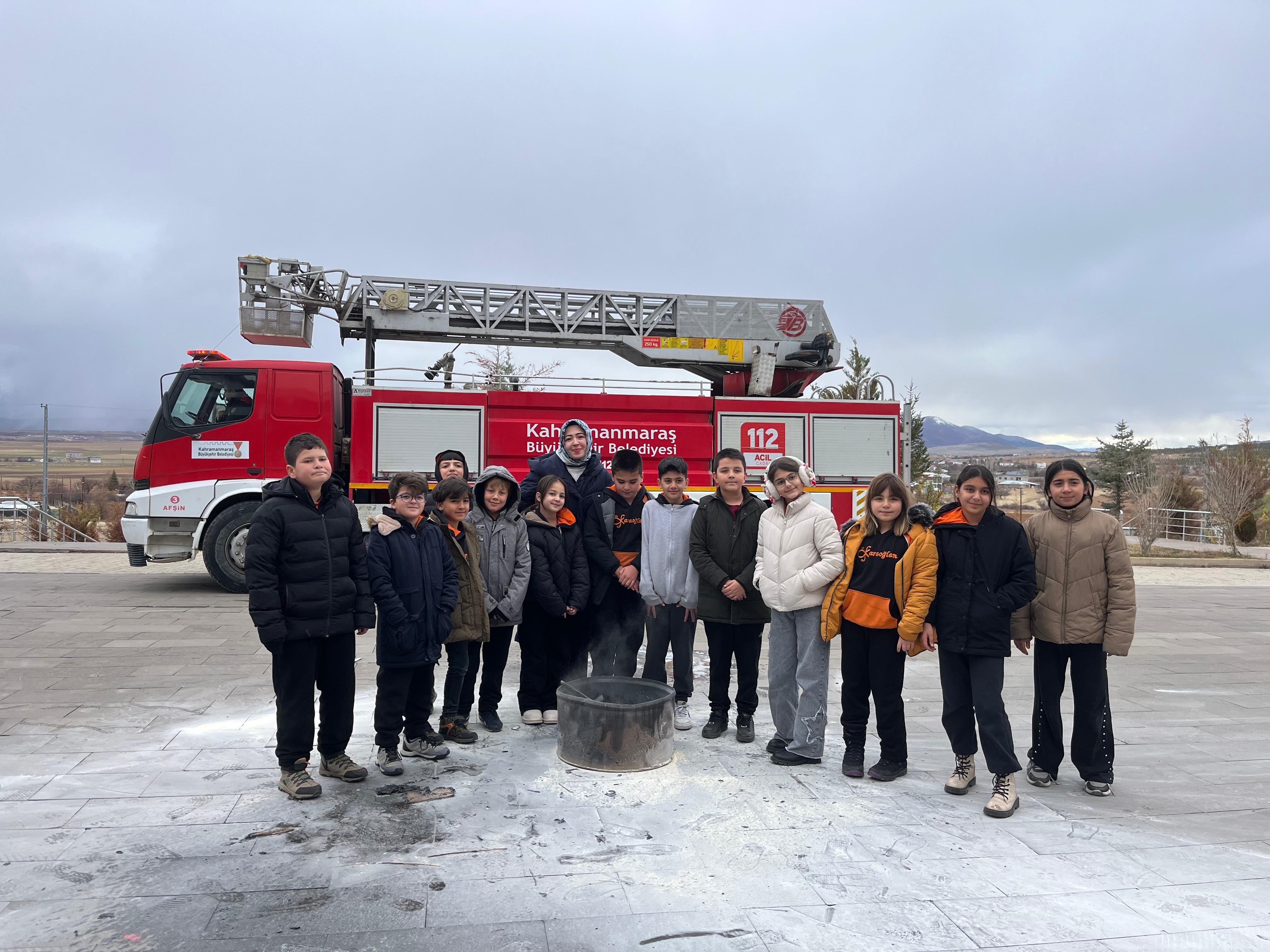 Karaoğlan Koleji’nde Öğrencilere Uygulamalı Yangın Eğitimi Verildi6