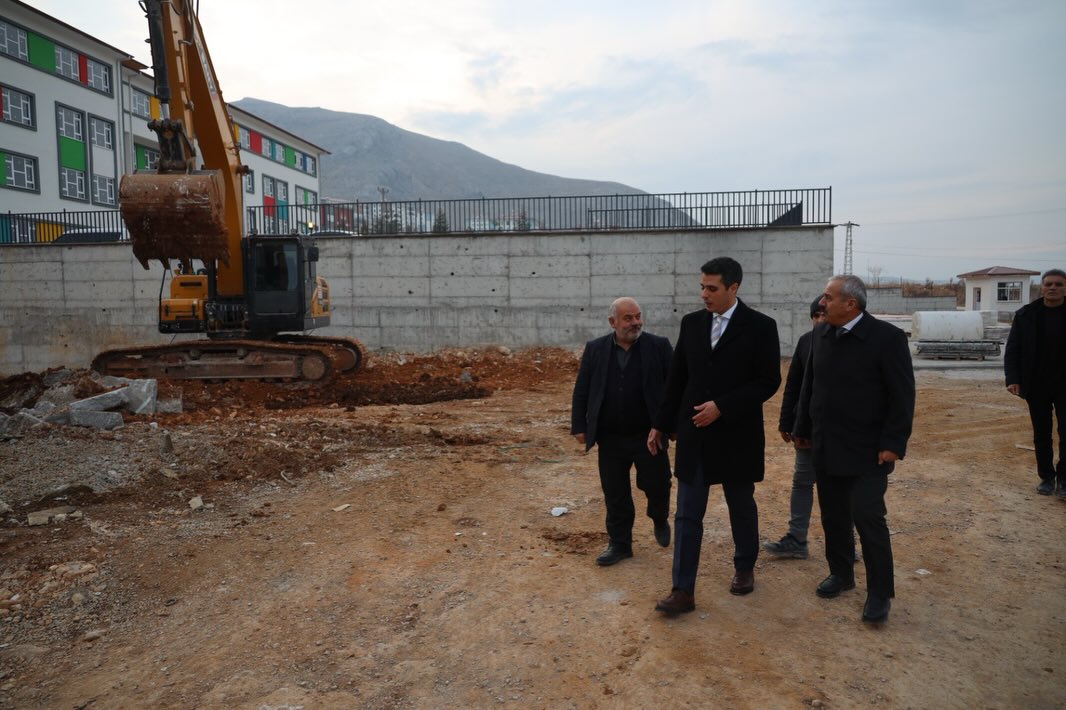 Kaymakam Demirel, Karaelbistan Mahallesi’ndeki Okul İnşaatlarını İnceledi3