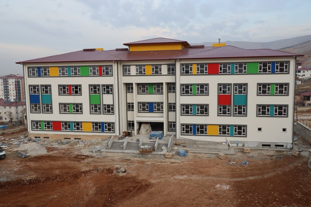 Kaymakam Demirel, Karaelbistan Mahallesi’ndeki Okul İnşaatlarını İnceledi4