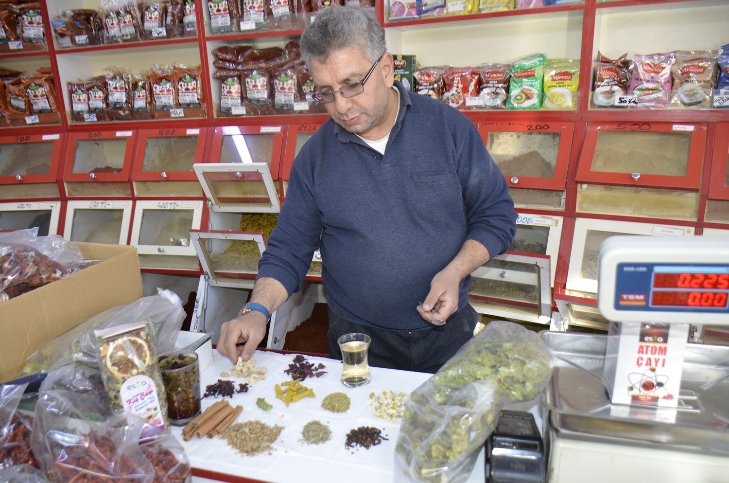 Kış Aylarında Doğal Şifa Arayışı Vatandaşlar Aktarlara Yöneliyor (4)