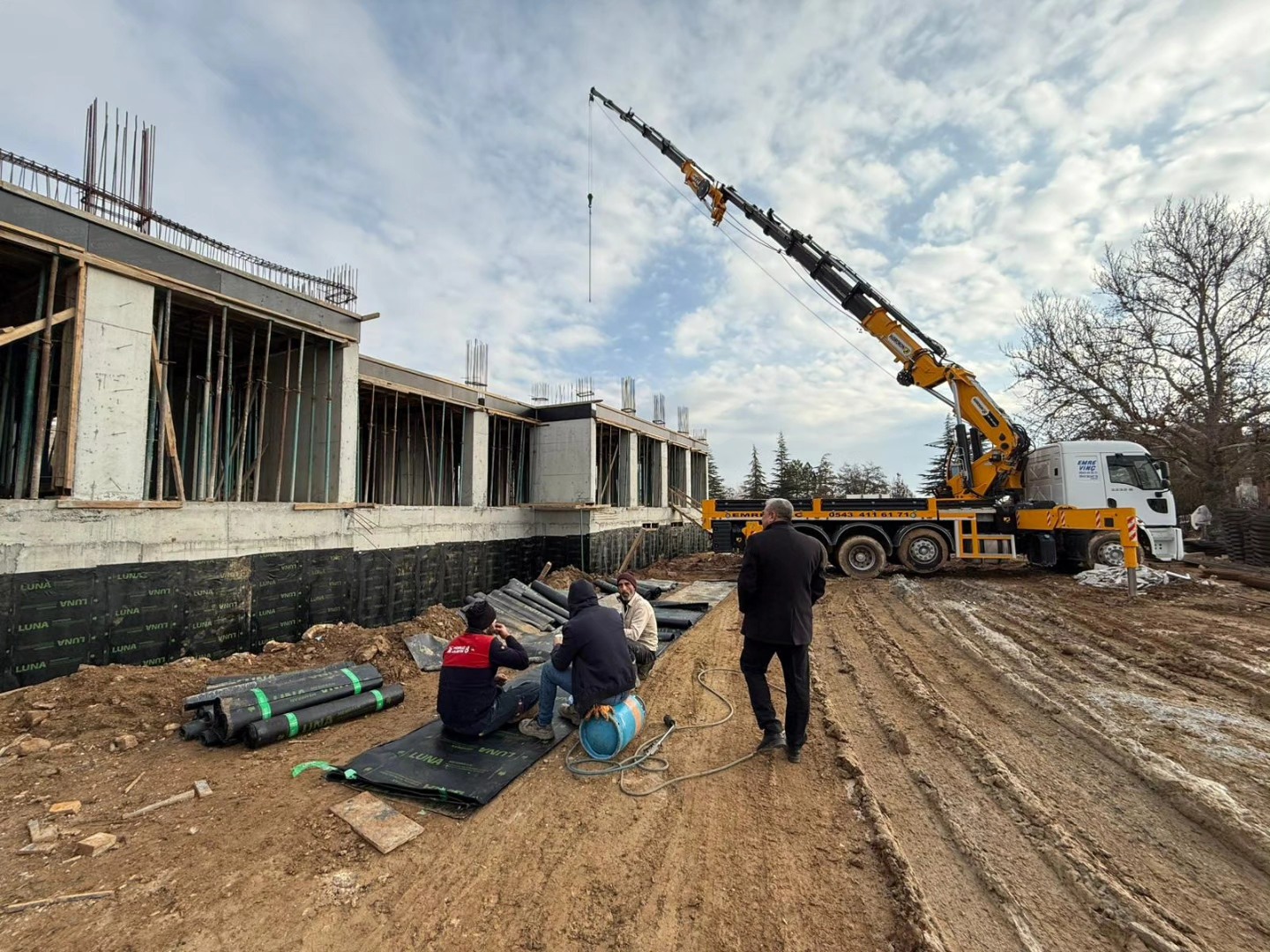 Milli Eğitim Müdürü Özdemir, Okul İnşaatında İncelemelerde Bulundu2
