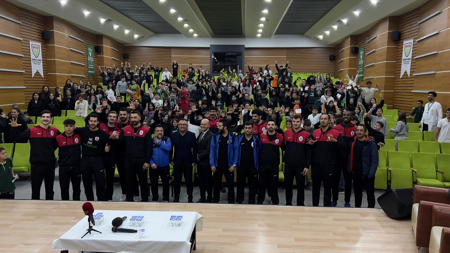 Onikişubat Belediyespor’un Voleybolcuları, Kahramanmaraşlı Gençlere İlham Oluyor (3)