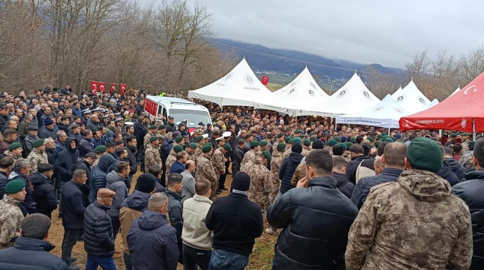 Samsunlu Şehit Polis, Görev Arkadaşlarının Omzunda Dualarla Uğurlandı 1