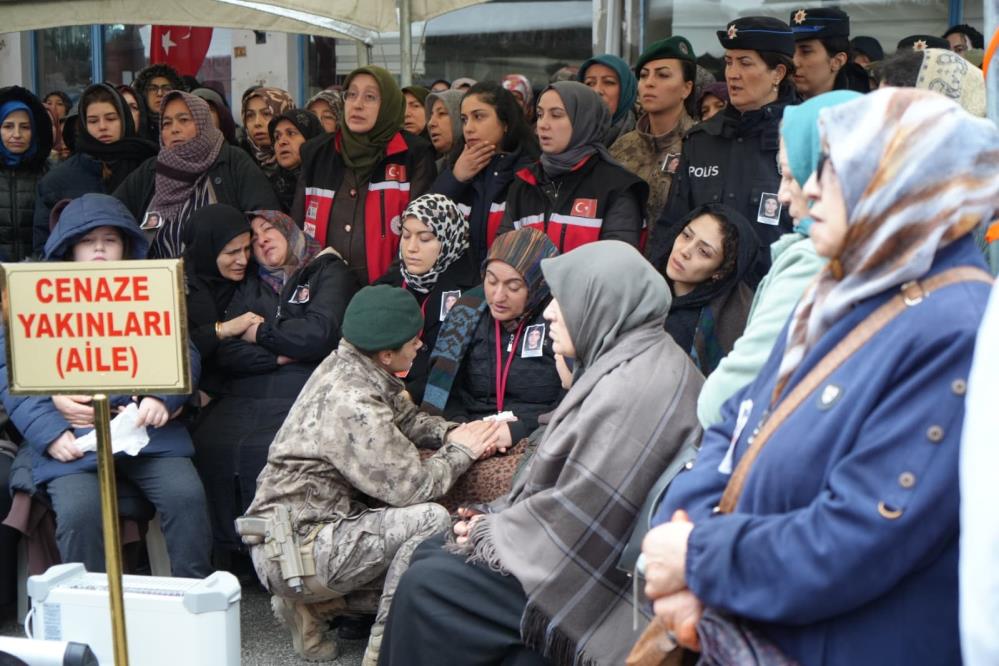 Samsunlu Şehit Polis, Görev Arkadaşlarının Omzunda Dualarla Uğurlandı 2