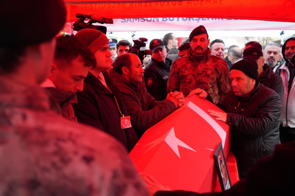 Samsunlu Şehit Polis, Görev Arkadaşlarının Omzunda Dualarla Uğurlandı 3