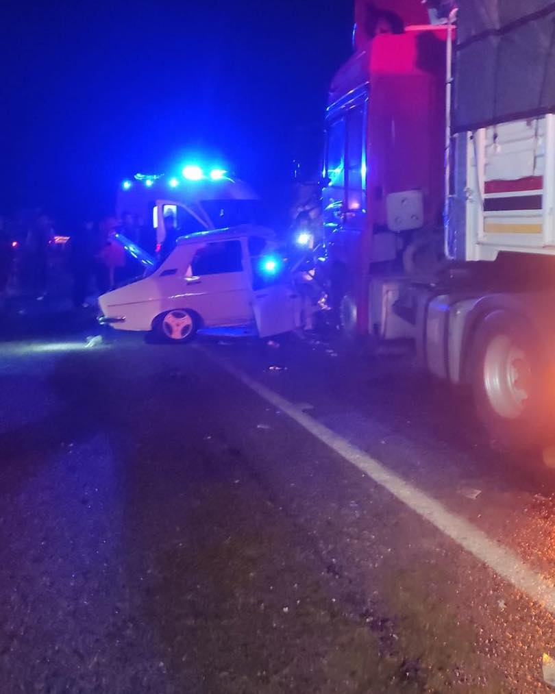 Tir İle Otomobil Kafa Kafaya Çarpıştı; 2 Ölü (1)
