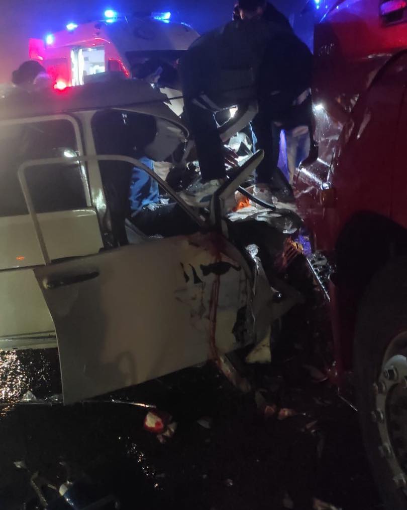 Tir İle Otomobil Kafa Kafaya Çarpıştı; 2 Ölü (3)