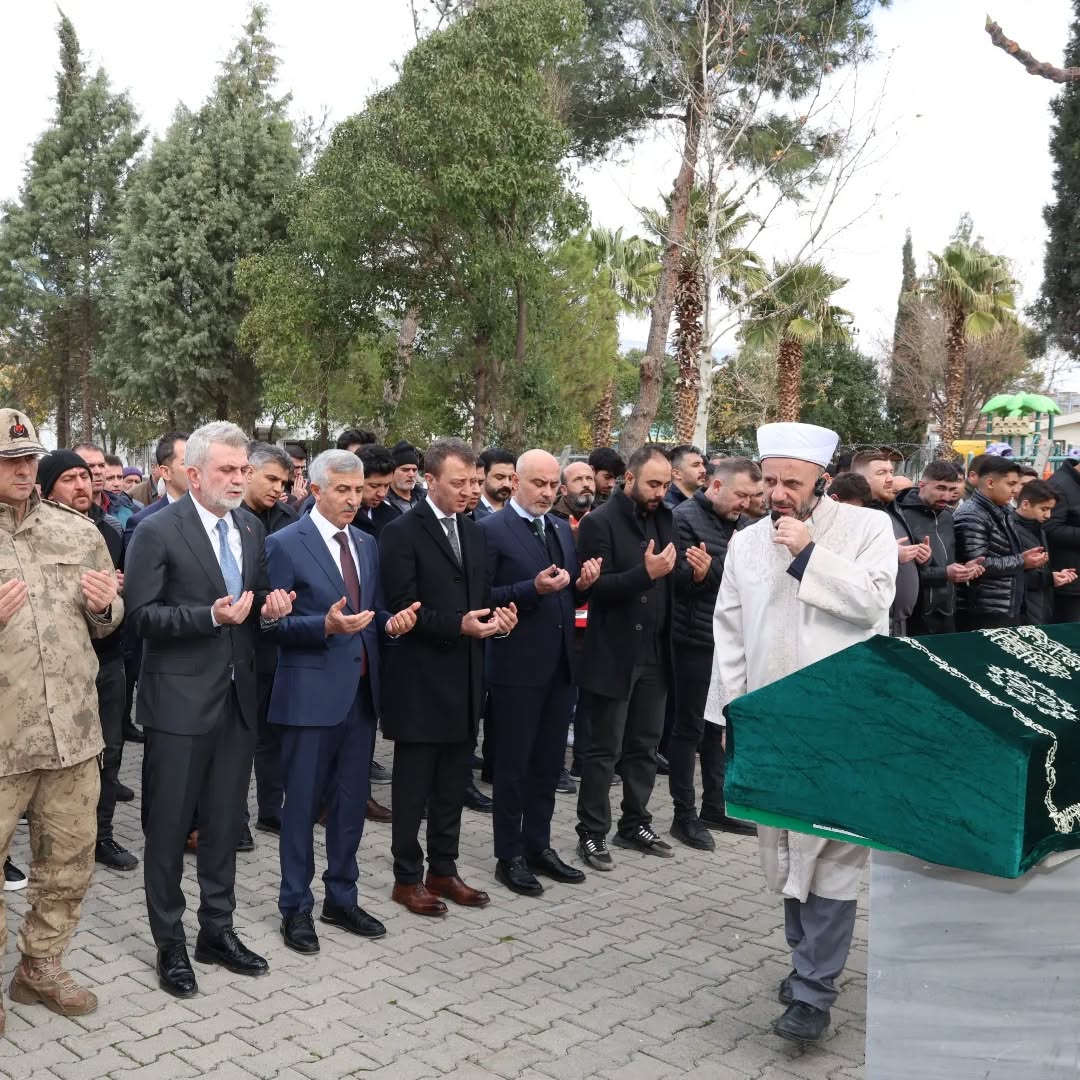Vali Ünlüer, Şehit Annesi Nigar Kepekci’nin Cenaze Törenine Katıldı1