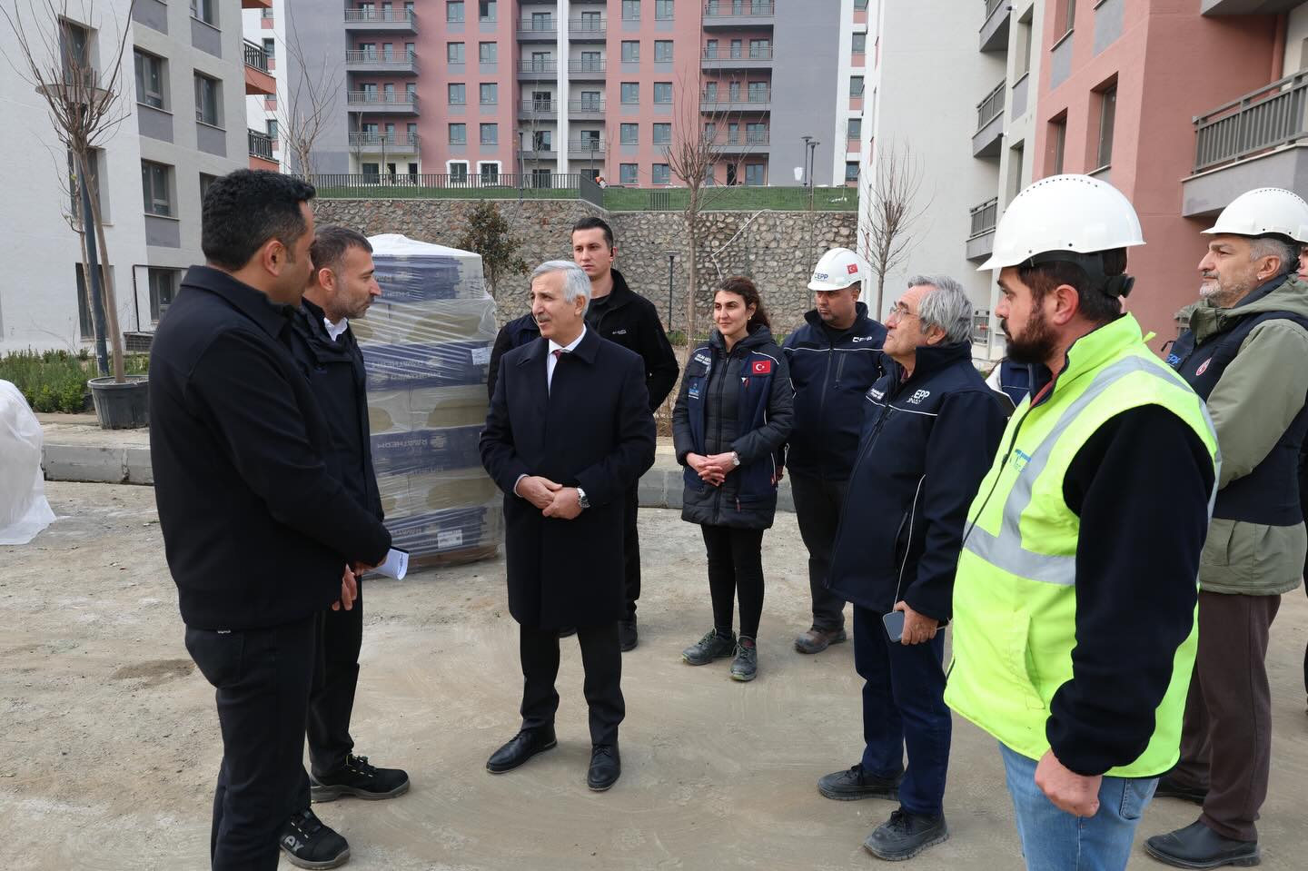 Vali Ünlüer Toplu Konut Projelerinde Saha İncelemesi Yaptı