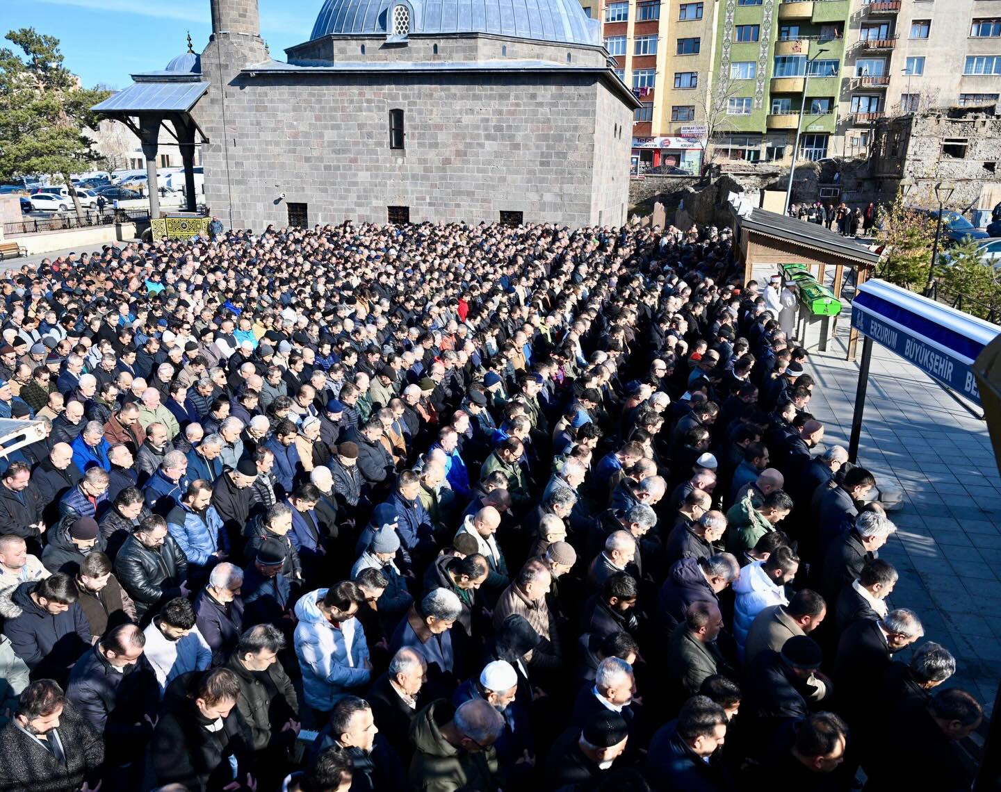 Vali Ünlüer, Yeğeni Muhammed Uçan’ın Erzurum’daki Cenaze Törenine Katıldı2