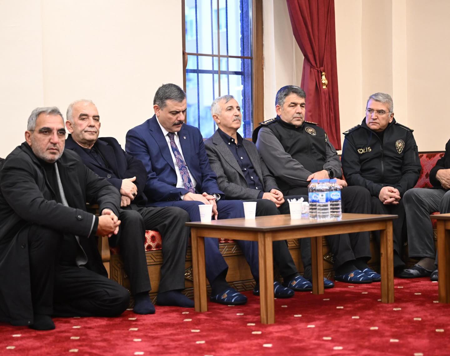 Vali Ünlüer, Yeğeni Muhammed Uçan’ın Erzurum’daki Cenaze Törenine Katıldı4