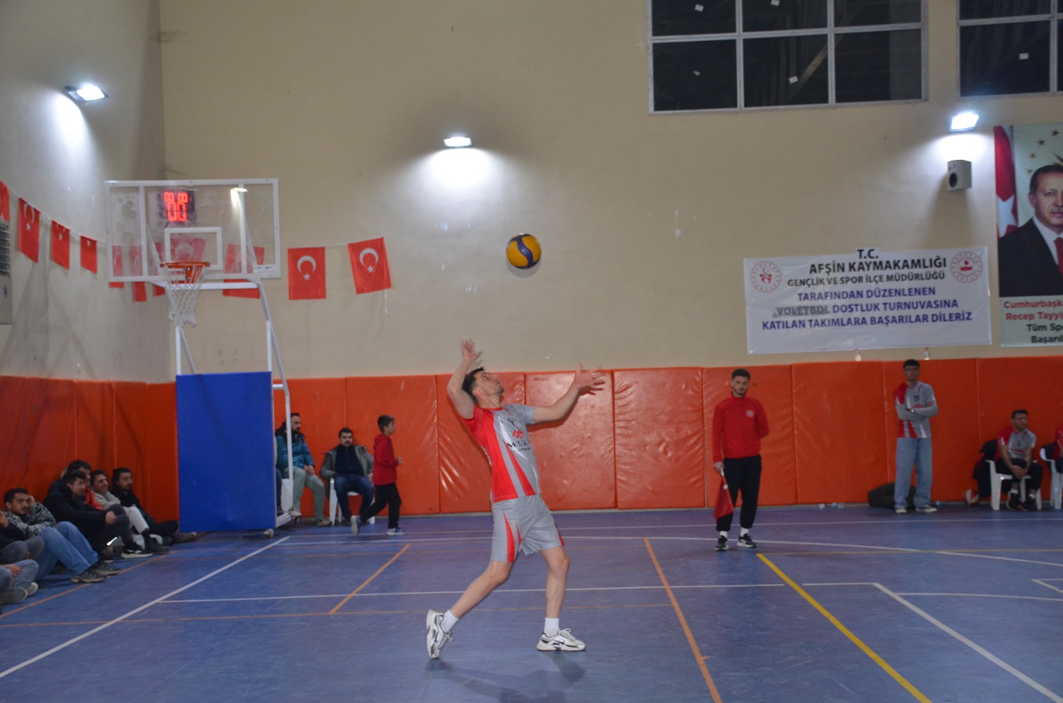 Voleybol Halk Turnuvasının Şampiyonu Emşav Oldu (15)