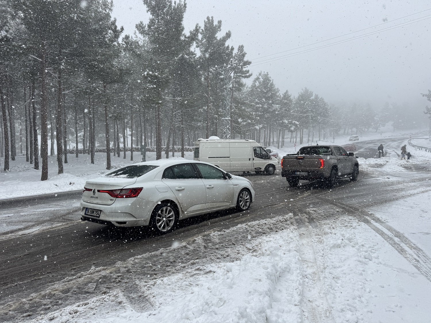 Yedikuyular Kayak Merkezi'nde Kar Kalınlığı Yarım Metreye Ulaştı (3)