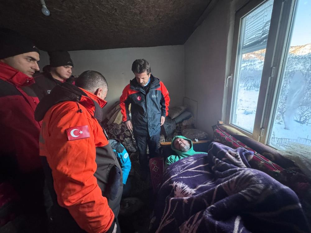 18 Saatlik Zorlu Operasyonla Mahsur Kalan Hasta Kurtarıldı 4