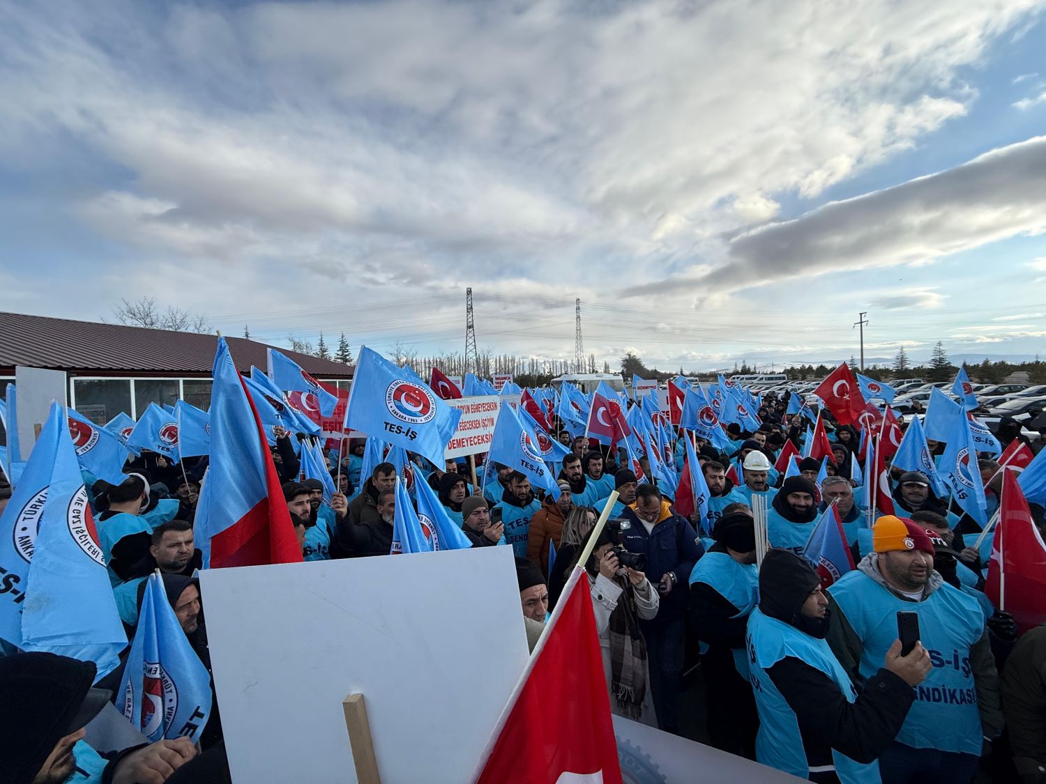 A Termik Santrali Önünde Eylem “Eşit Ücret İstiyoruz” (1)