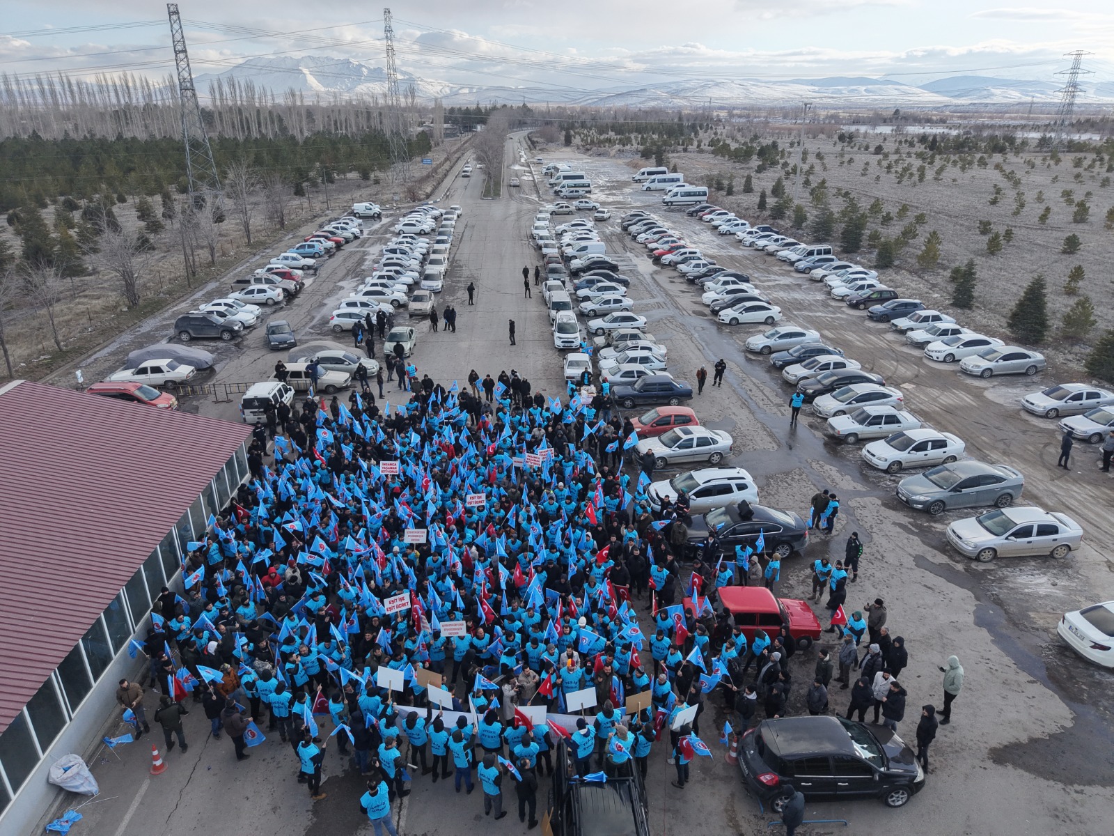 A Termik Santrali Önünde Eylem “Eşit Ücret İstiyoruz” (2)-1
