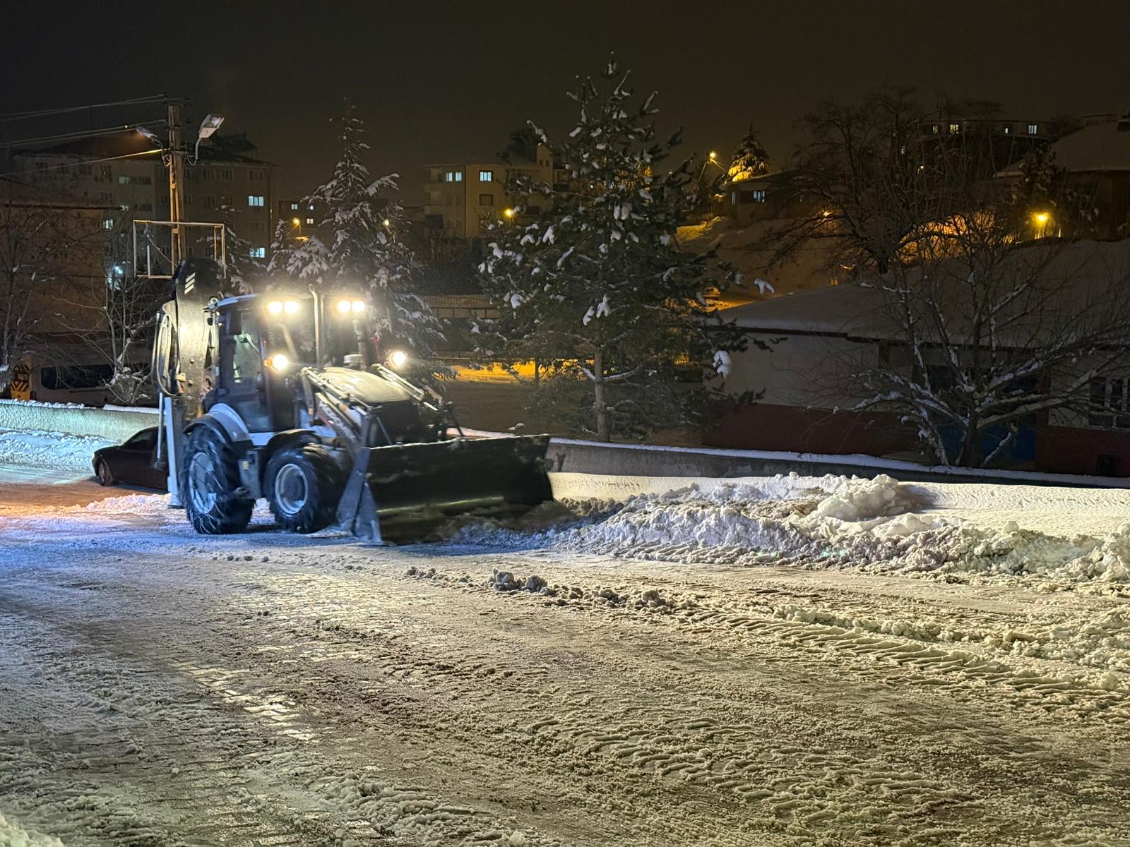 Afşin Belediyesi Karla Mücadelede Sahada (5)