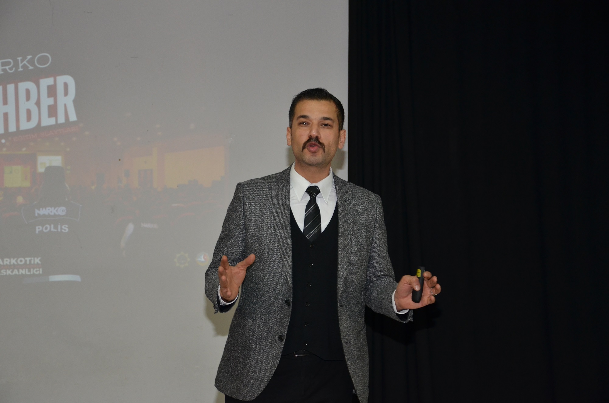 Afşin’de Bağımlılıkla Mücadele Semineri Düzenlendi (4)-1