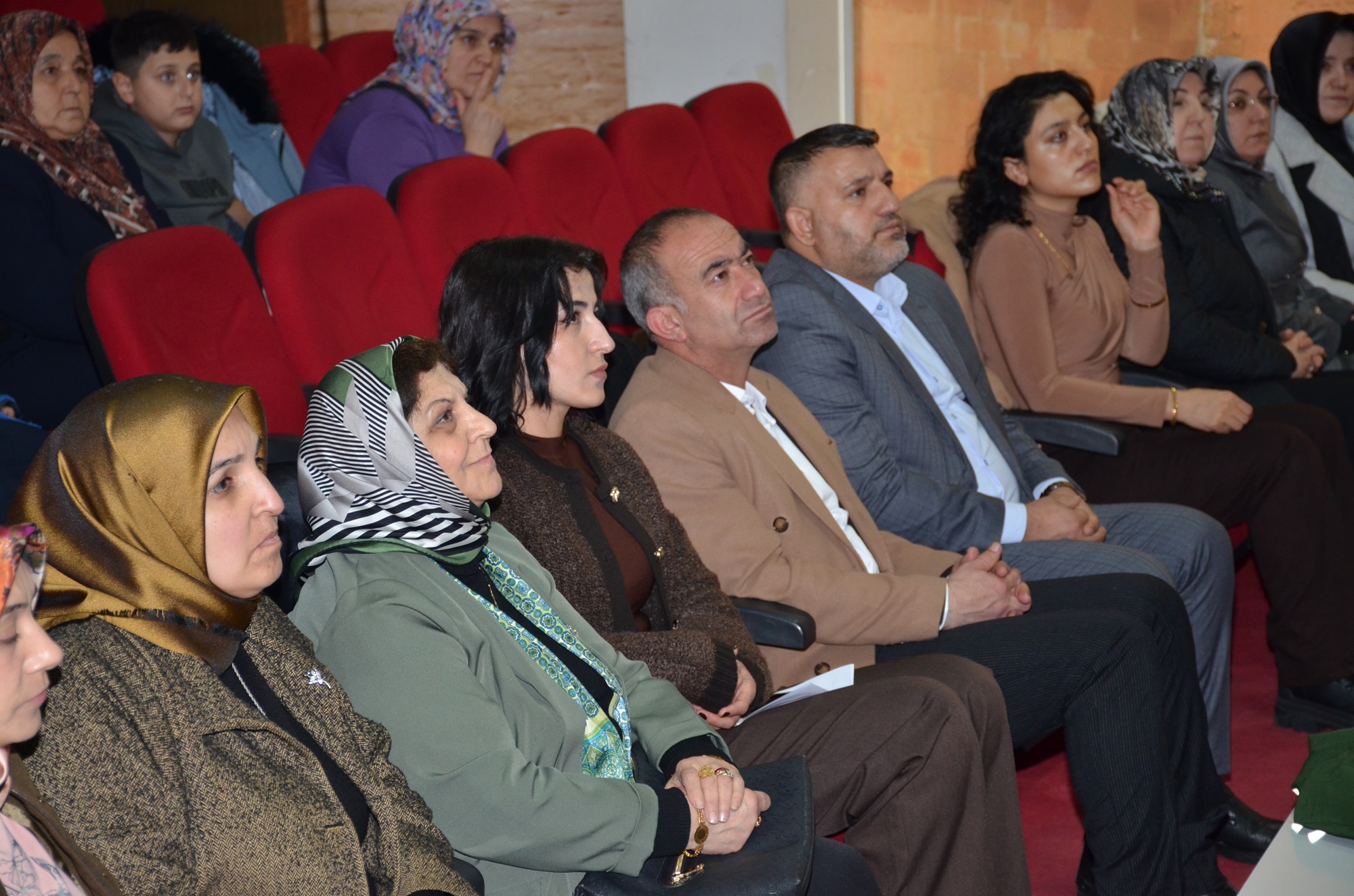 Afşin’de Bağımlılıkla Mücadele Semineri Düzenlendi (9)-1