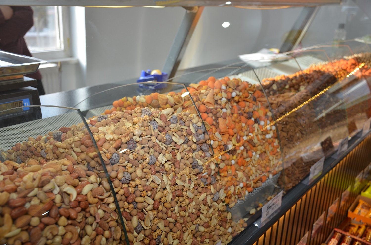 Afşin’de Güzelyurt Kuruyemiş Ve Şarküteri Hizmete Açıldı (17)