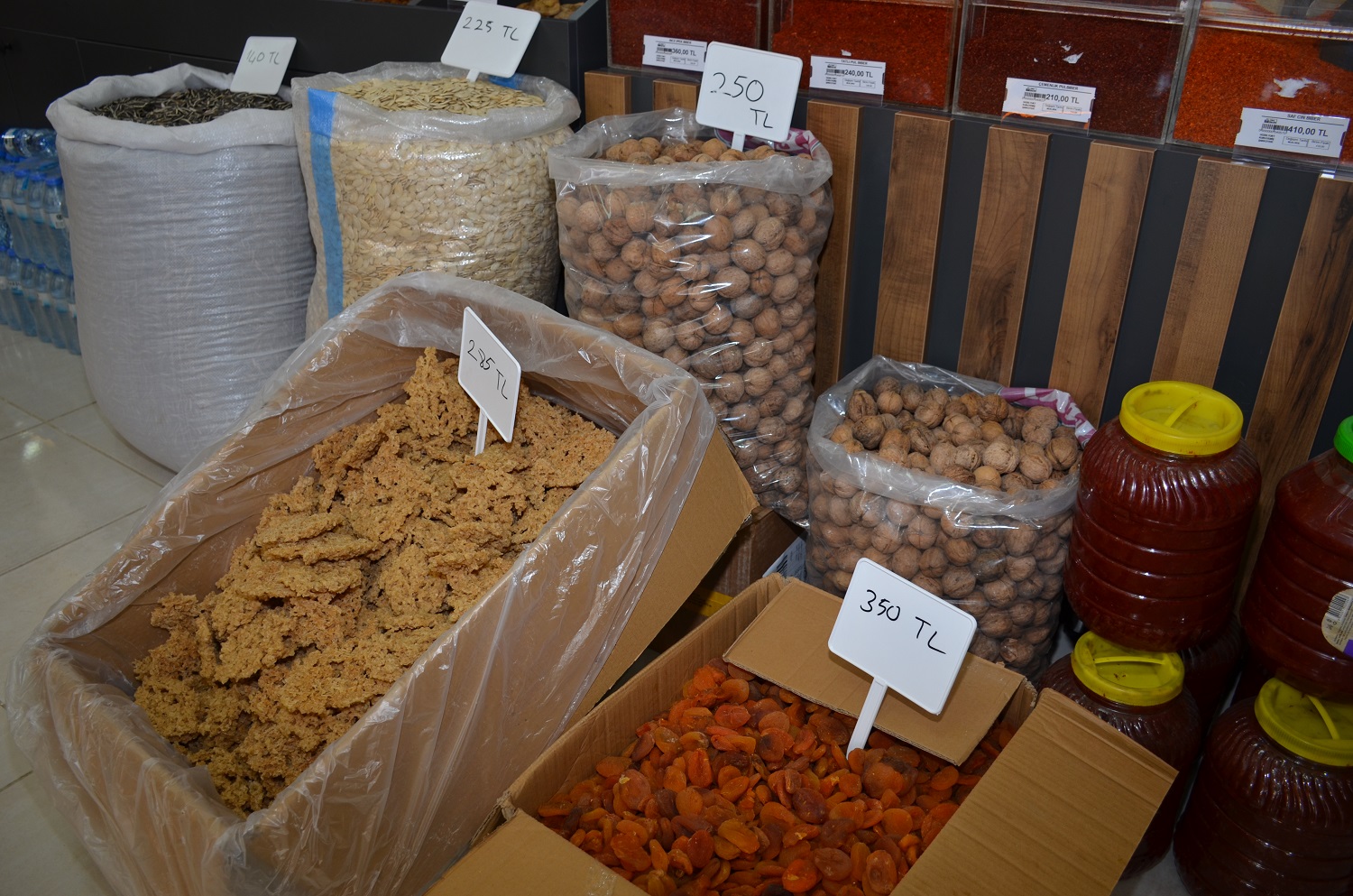 Afşin’de Güzelyurt Kuruyemiş Ve Şarküteri Hizmete Açıldı (2)