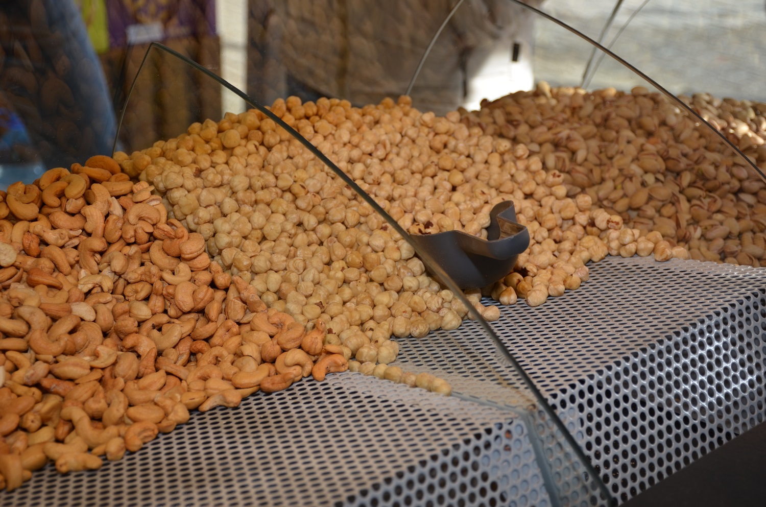 Afşin’de Güzelyurt Kuruyemiş Ve Şarküteri Hizmete Açıldı (7)