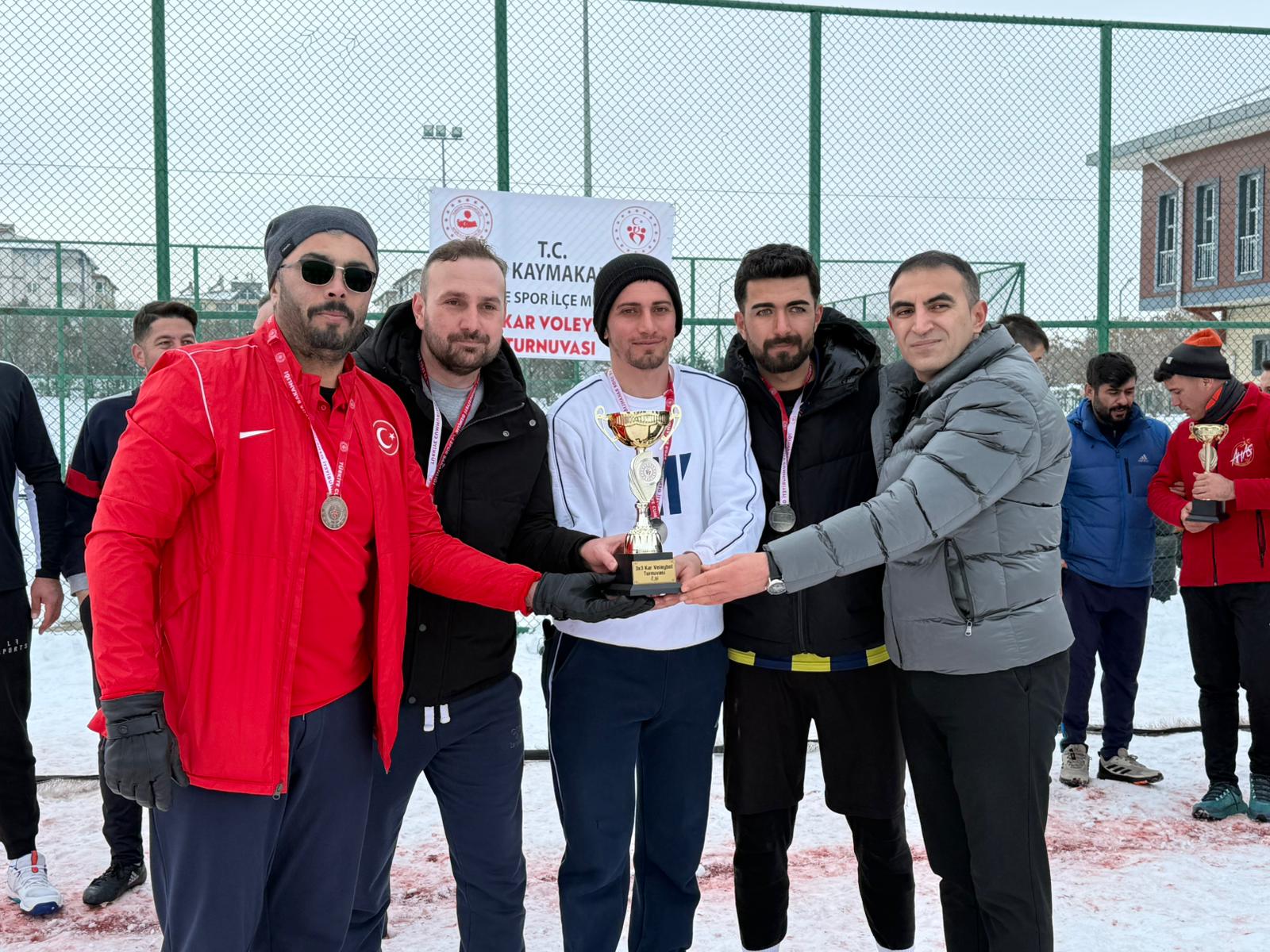 Afşin’de İlk Kez Kar Voleybolu Turnuvası Düzenlendi3
