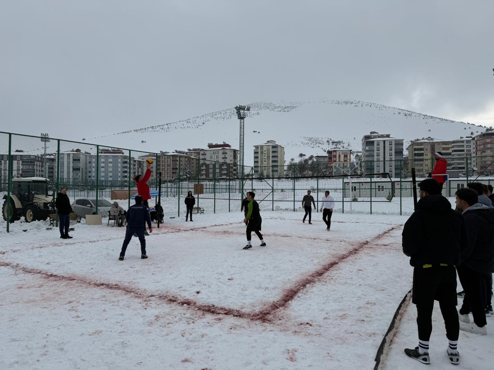 Afşin’de İlk Kez Kar Voleybolu Turnuvası Düzenlendi9