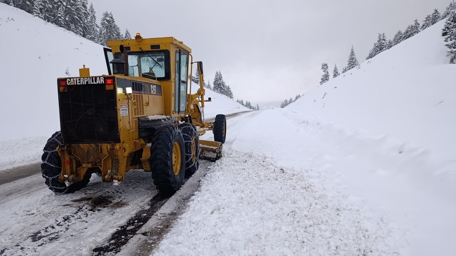 Büyükşehir Kar Mesaisini Sürdürüyor; Ekiplerden Kesintisiz Çalışma (2)
