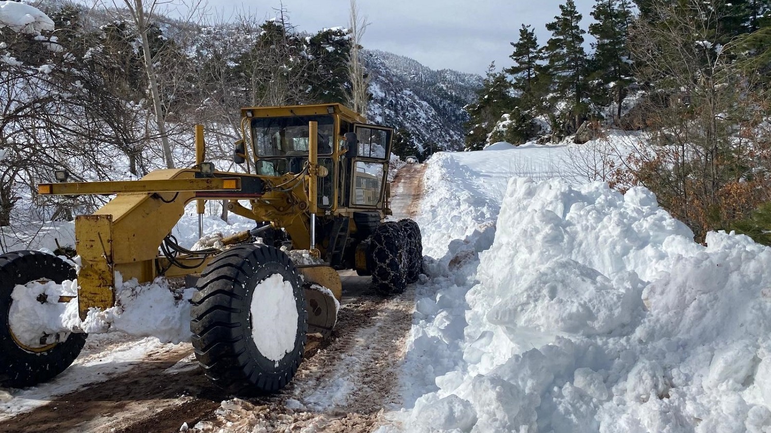 Büyükşehir Sahada; Karla Mücadelede Tam Kadro Mesai (1)