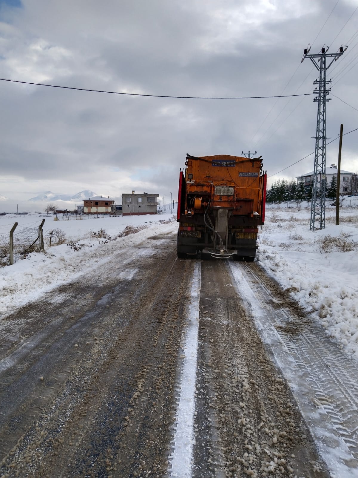 Büyükşehir, Şehirde Kar Mesaisini Sürdürüyor (3)