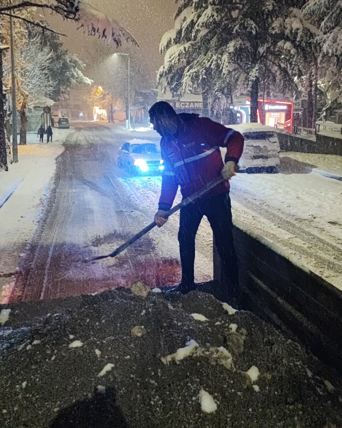 Büyükşehir’den Arterlerde Buzlanmaya Karşı Yoğun Tedbir