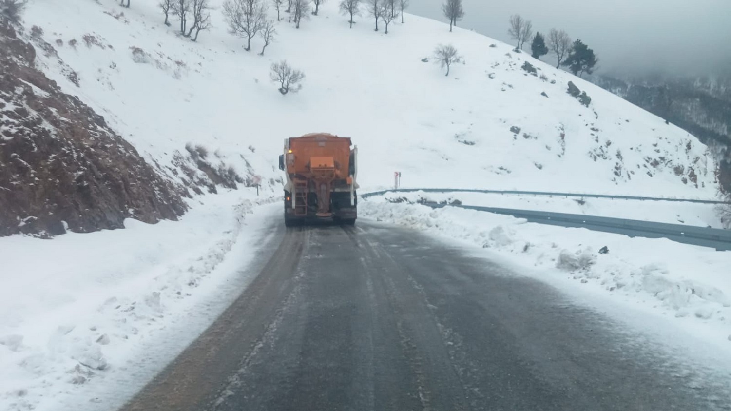 Büyükşehir’den Kesintisiz Kar Mesaisi (2)