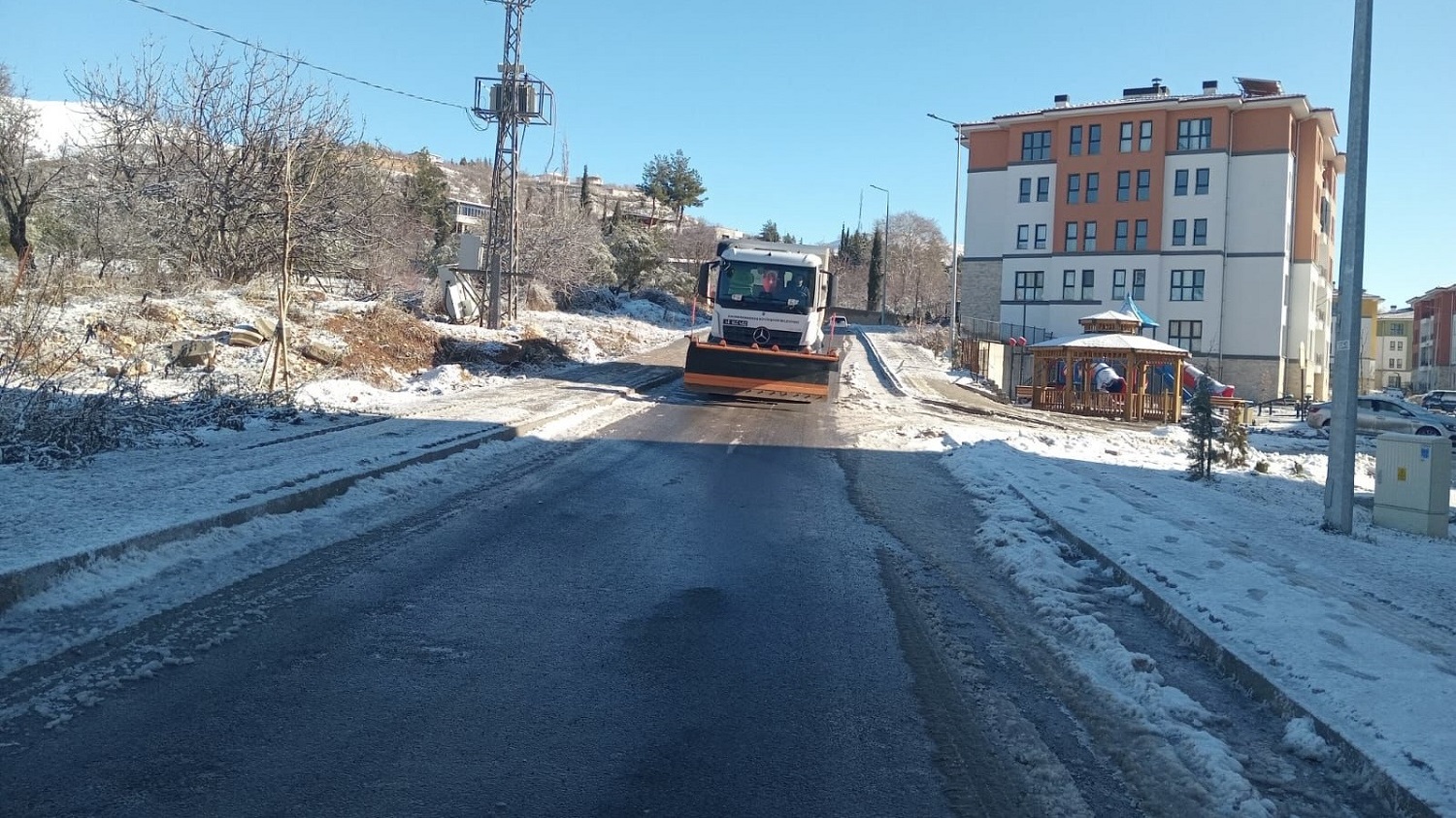 Büyükşehir’den Şehir Genelinde Kış Şartlarıyla Etkin Mücadele (1)