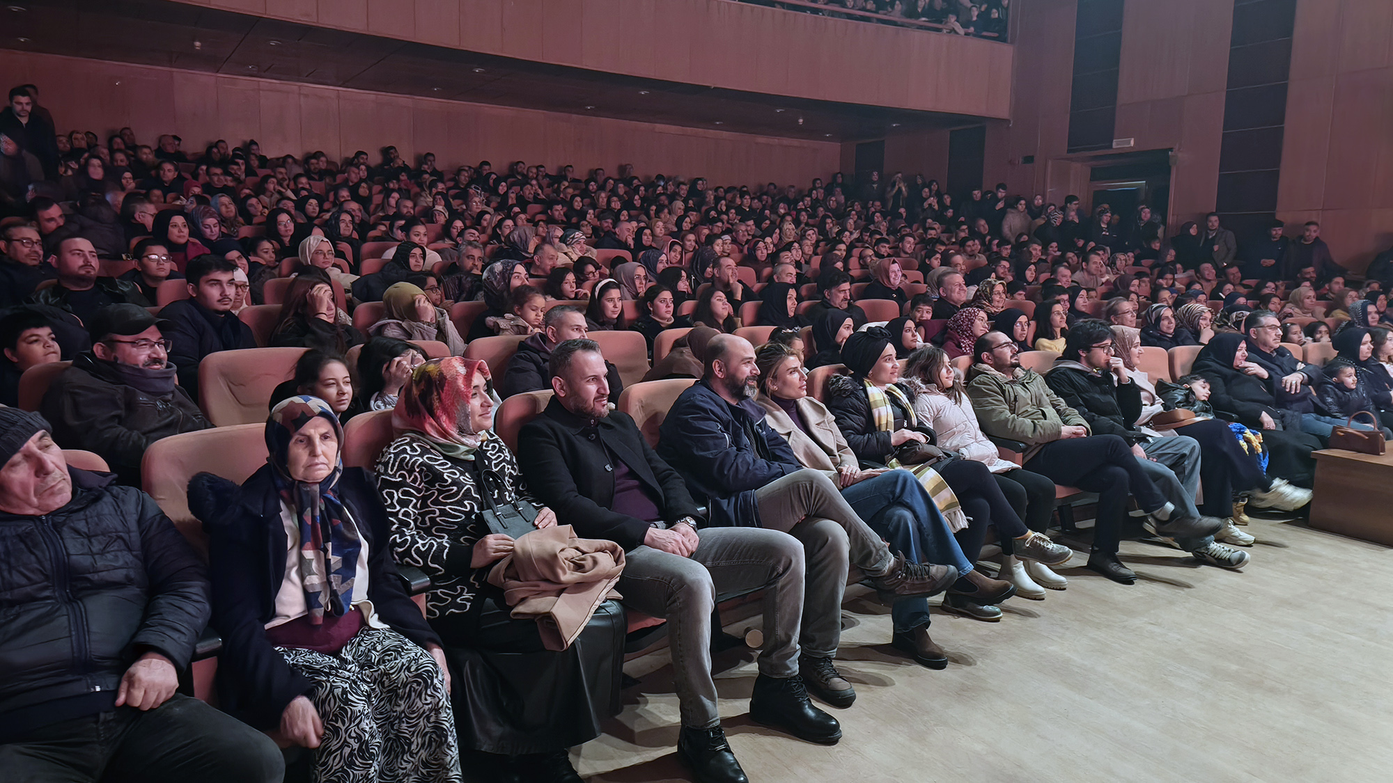 “Deliriyorum Haberin Olsun” Gösterisi Tiyatroseverleri Kahkahaya Boğdu (1)