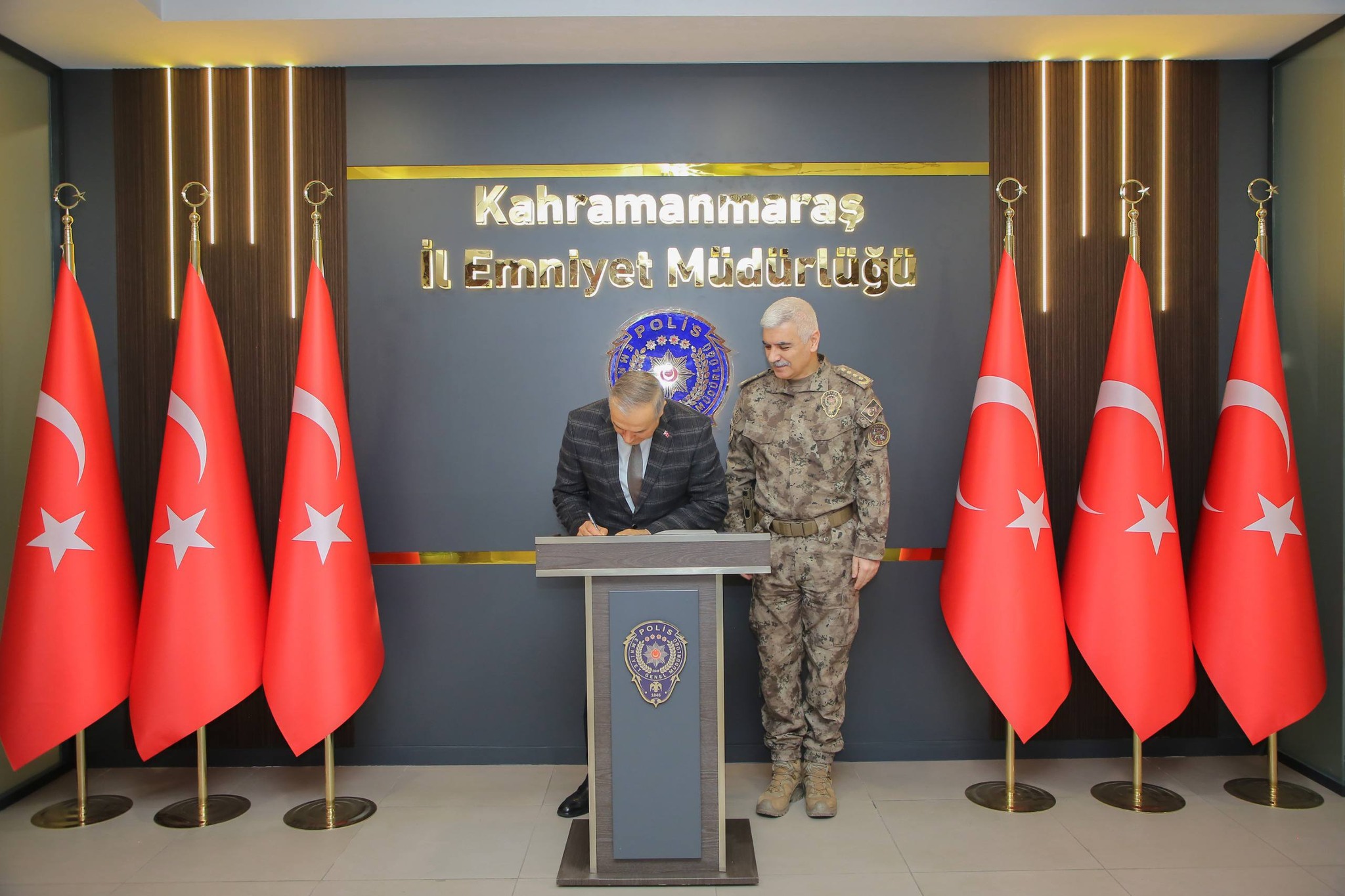 Emekli Korgeneral Çitil’den İl Emniyet Müdürlüğü’ne Anlamlı Ziyaret1