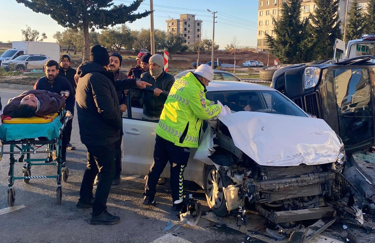 İki Aracın Karıştığı Kazada 3 Kişi Yaralandı1