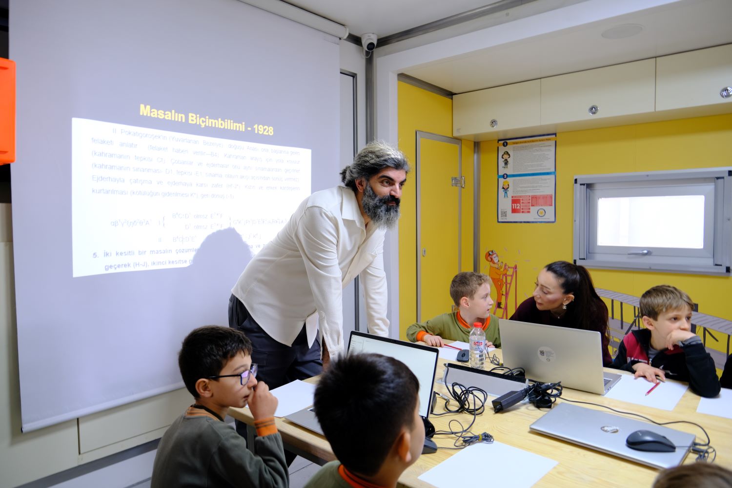 Kahramanmaraş’ta Çocuklar Yapay Zekâ Masal Atölyesiyle Kendi Masallarını Yazdılar (7)